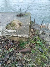 Rychłocice. Przez dwa dni policjanci zabezpieczali granat moździerzowy znaleziony nad rzeką