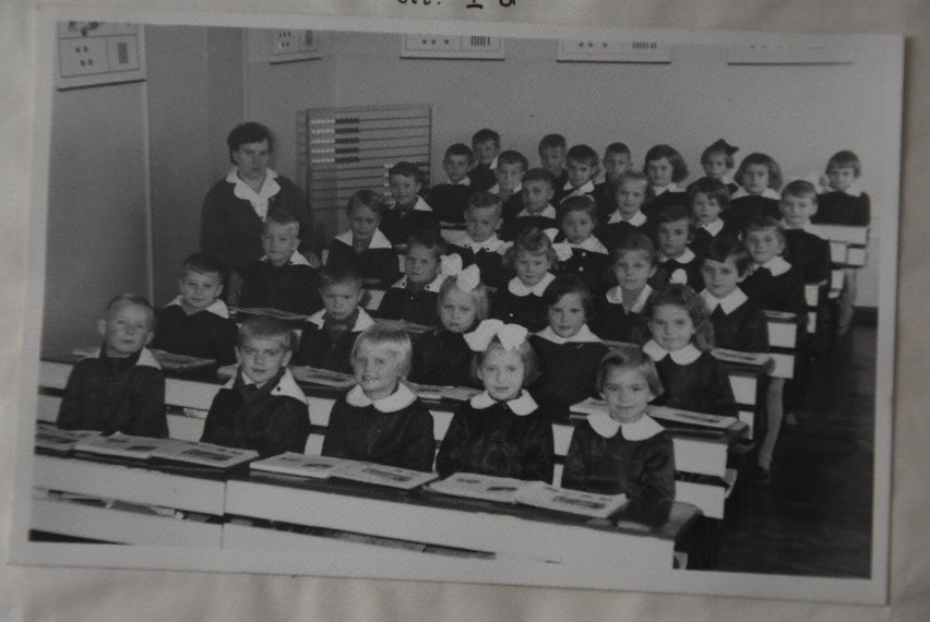 Zdjęcia z kronik szkoły podstawowej nr 31 w Wałbrzychu