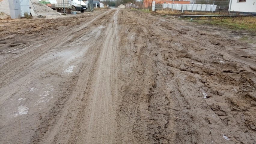 Tak wyglądała ulica Pirytowa w grudniu 2021 i styczniu 2022.