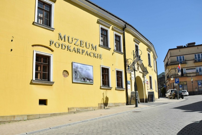 Muzeum Podkarpackie w Krośnie rozpoczyna dużą inwestycję. Zmienią się elewacja i wnętrza Pałacu Biskupiego [ZDJĘCIA]