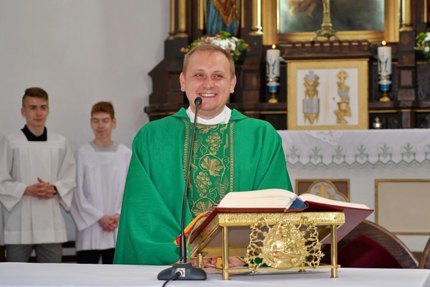 Parafia w Debrznie pożegnała księdza Grzegorza Siwaka - przyjaciela młodzieży