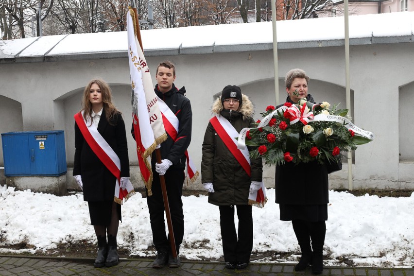 160 rocznica wybuchu powstania styczniowego w Radomsku. Wiązanki i wykład. ZDJĘCIA