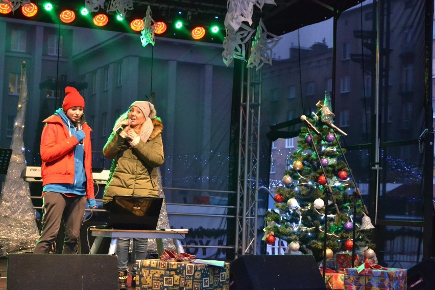Jarmark świąteczny w Sosnowcu rozpoczęty [ZDJĘCIA]
