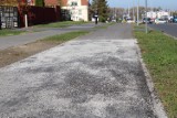 Nieudolna naprawa ścieżki rowerowej na ul. ks. J. Popiełuszki w Wieluniu. Uszkodzenia powstały w trakcie budowy ekranów dźwiękochłonnych 