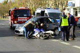 Wypadek motocyklisty na Słowiańskiej. Mężczyzna trafił do szpitala [ZDJĘCIA]