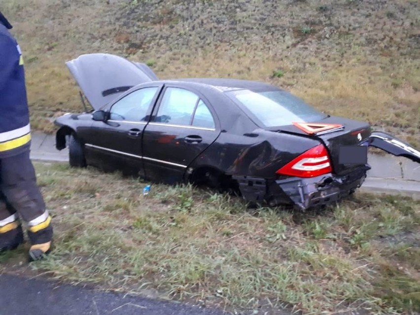 Wypadek na autostradzie A1! Mercedes wyleciał z drogi w okolicach zjazdu na Rybnik ZDJĘCIA