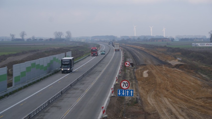 Budowa A1 koło Piotrkowa - do Tuszyna gotowe już cztery pasy nowej autostrady