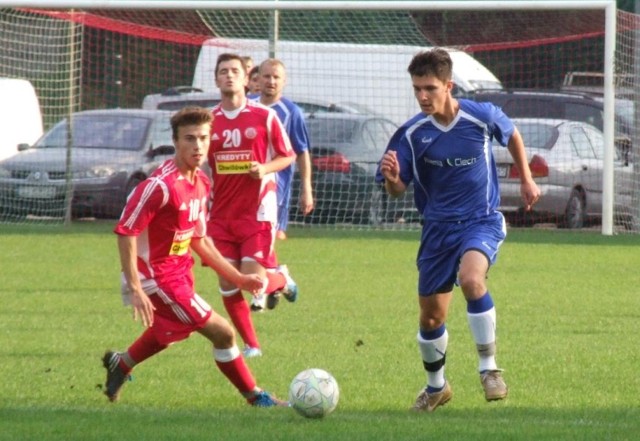 W pojedynku beniaminków V ligi piłkarskiej, rozegranym w Oświęcimiu, rezerwa Soły pokonała Alwernię 1:0