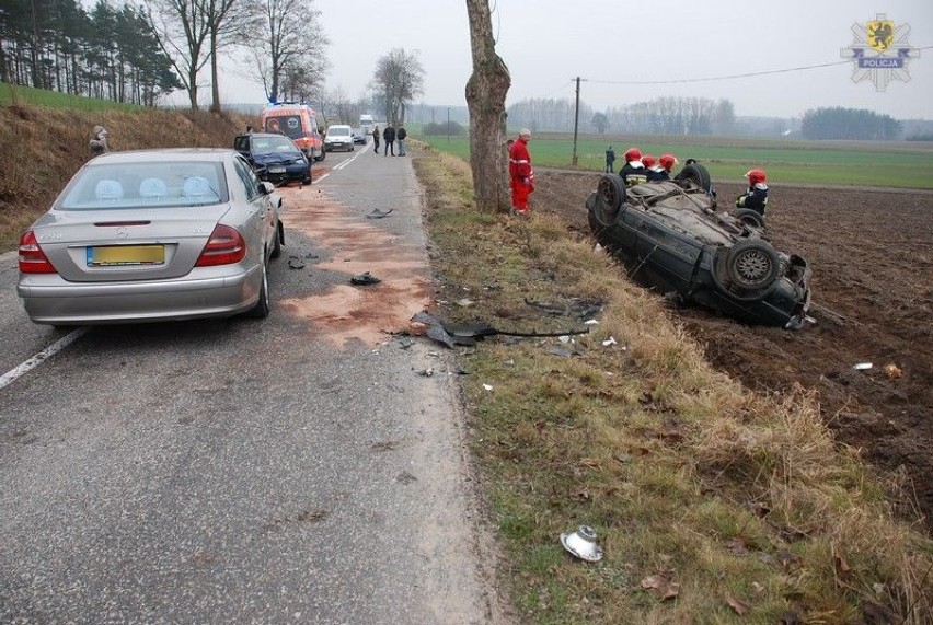 Koteże: Zderzenie trzech aut. Ranne dwie osoby