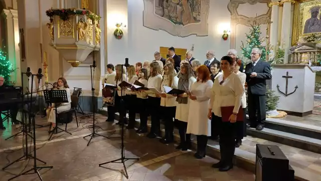 W niedzielę, 7 stycznia w kolegiacie pod wezwaniem świętego Michała Archanioła w Ostrowcu Świętokrzyskim odbył się koncert „Hej, kolęda, kolęda”, w którym wystąpił Chór Ad Libitum i Chór Novi.