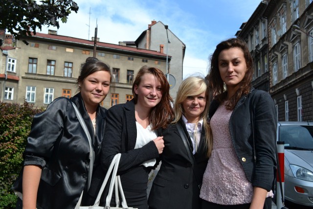 Uczennice pierwszej klasy w bielski "Gastronomie". - Od jutra zaczynamy naukę - mówią.