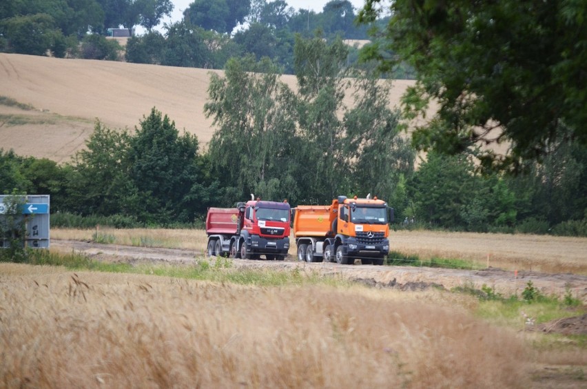 Budowa lewoskrętu z DK 12 do Kurowic - minął tydzień od zamknięcia drogi. ZDJĘCIA