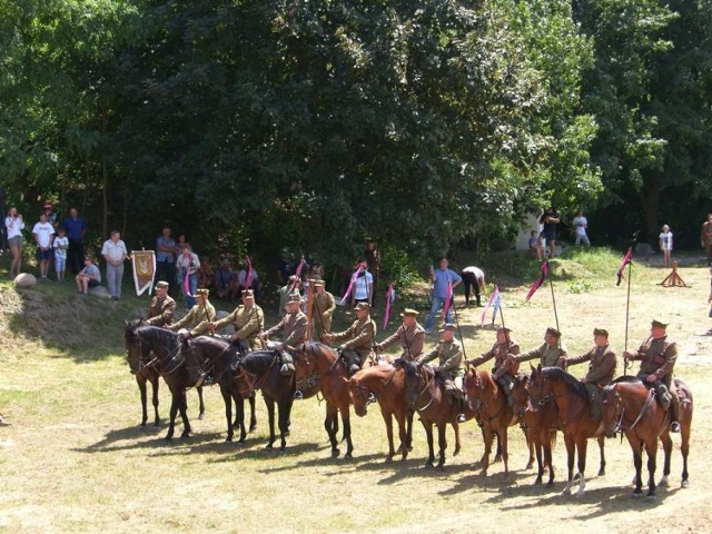 Piknik patriotyczny na 10-lecie Stowarzyszenia Ułanów im. Hubala