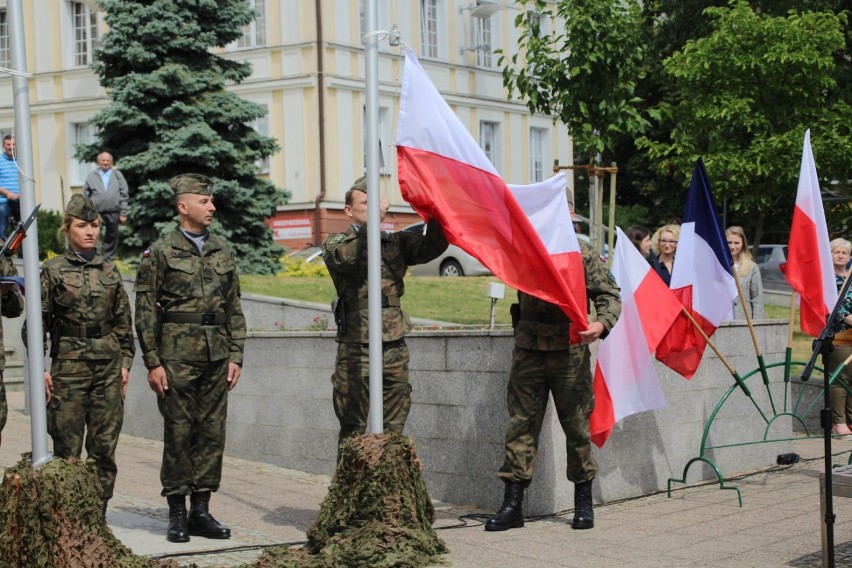 W Pruszczu Gdańskim odsłonięto tablicę upamiętniającą jeńców francuskich [ZDJĘCIA]