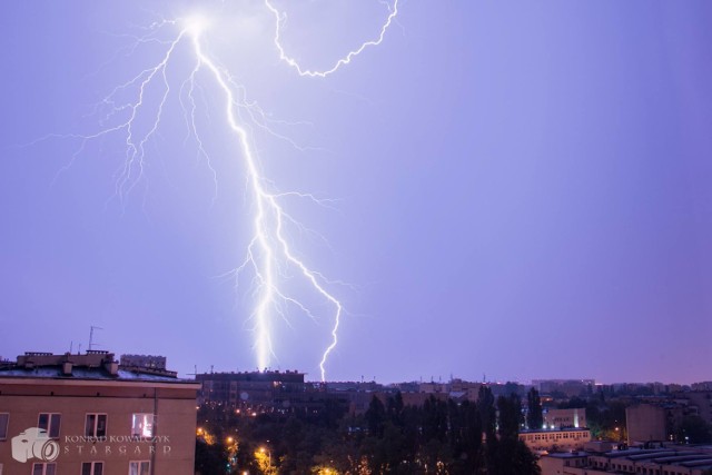 Burza w Warszawie, w obiektywie naszego czytelnika. Te zdjęcia robią wrażenie!