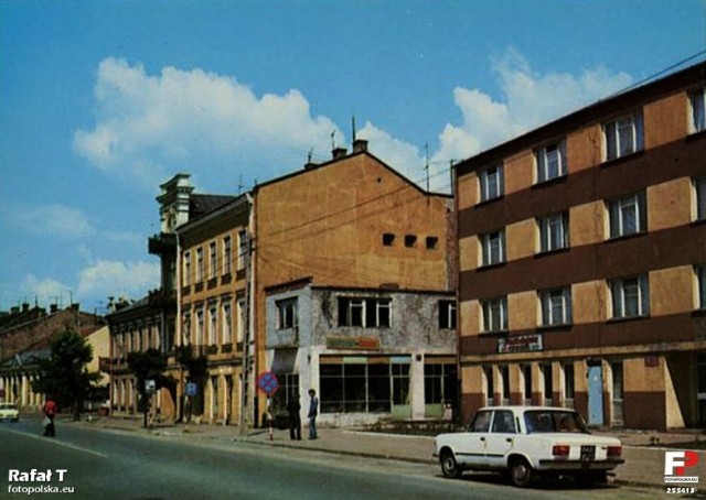1980 rok, Aleja Niepodległości w Grójcu na starej pocztówce.