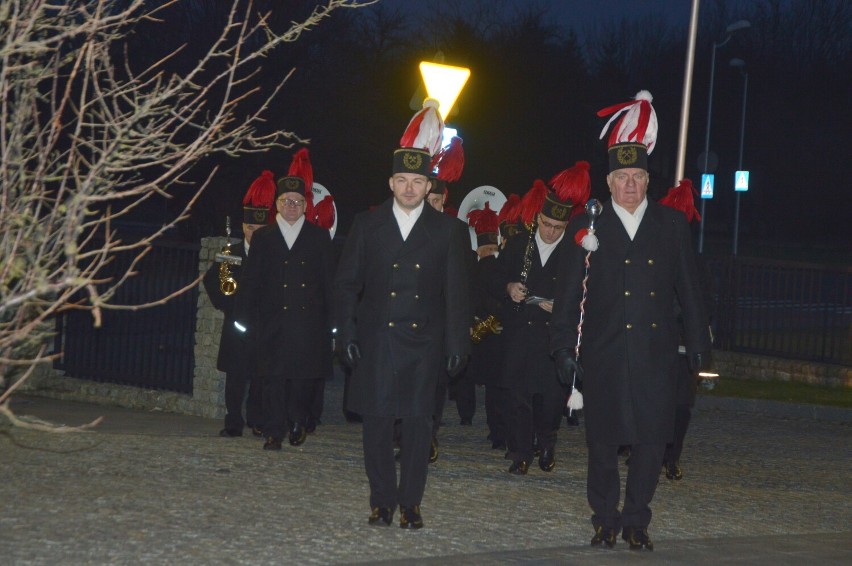 Pobudka górnicza w Bełchatowie w wykonaniu orkiestry KWB...