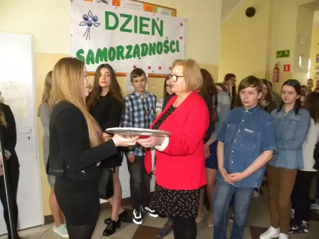 W gimnazjum w Liskowie, w pierwszy dzień wiosny uczniowie przejmują władzę nad szkołą