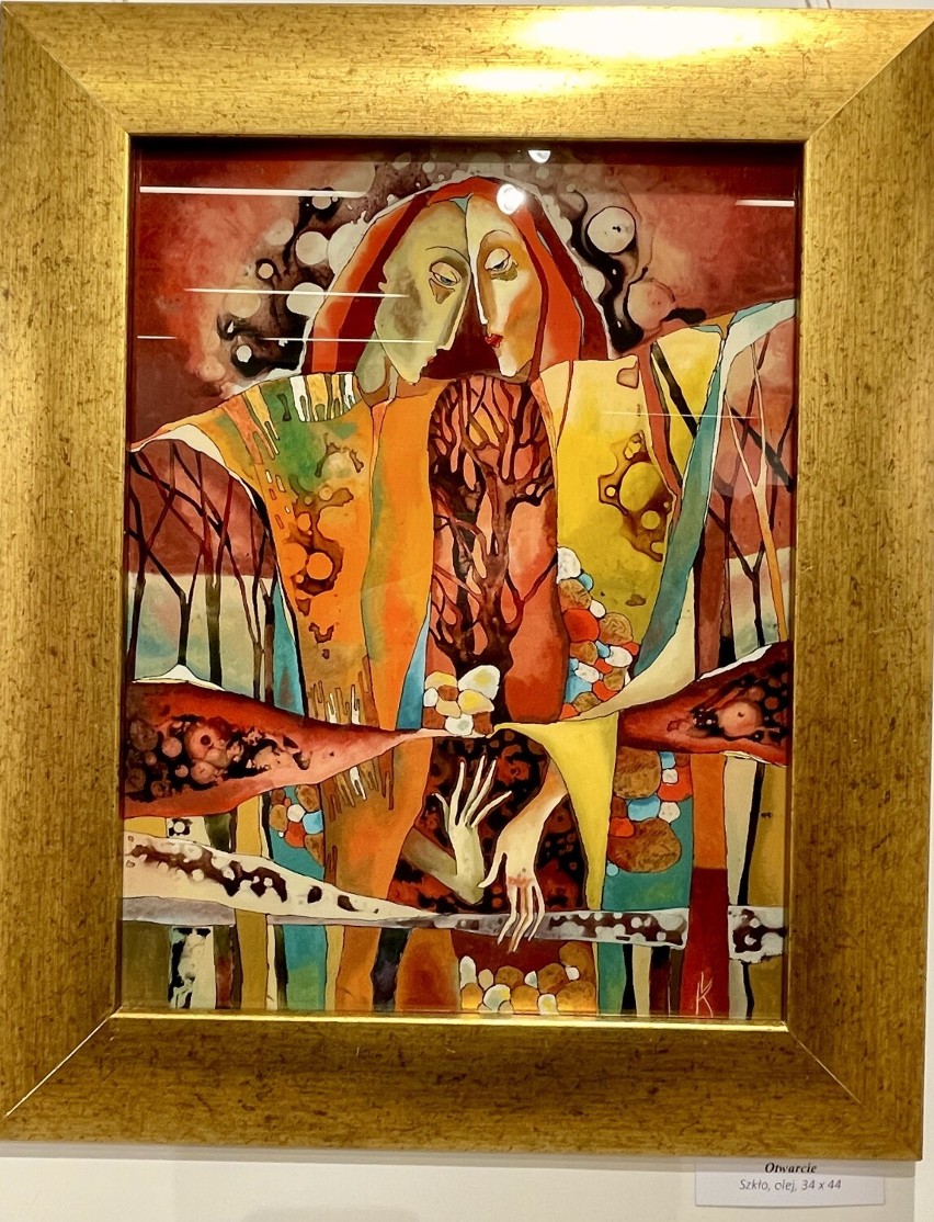 Fantastyczne obrazy na szkle ukraińskiej artystki Wiktorii Kuźmy. Wyjątkowa wystawa w CDS w Krośnie [ZDJĘCIA]