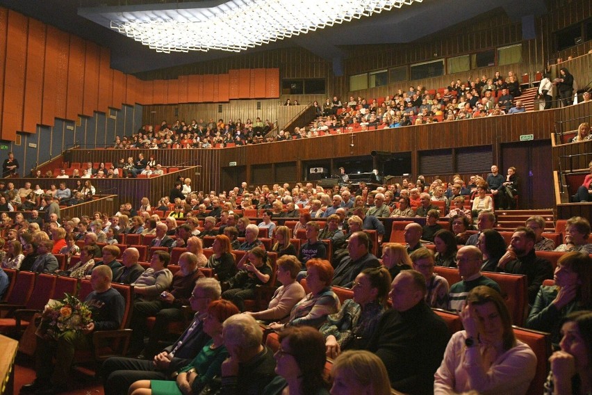 Piękny koncert Maryli Rodowicz w Kielcach. Publiczność Kieleckiego Centrum Kultury śpiewała z gwiazdą wielkie przeboje. Zobacz zdjęcia