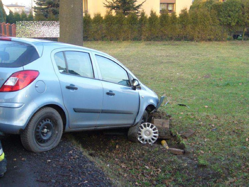 Wypadek Główna Żory: Opel wylądował w rowie