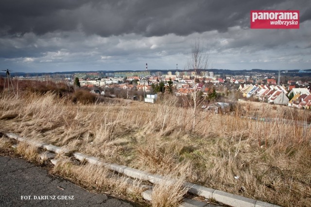 Panorama dzielnicy Piaskowa Góra widziana z niedokończonego odcinka obwodnicy zachodniej Wałbrzycha