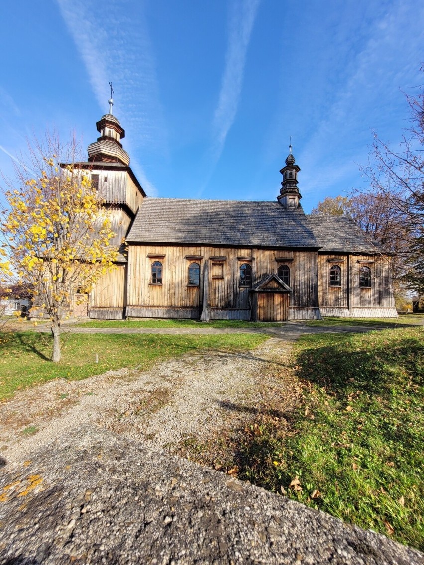 W drewnianym kościele w Rogach w powiecie krośnieńskim odsłonili starsze polichromie gotyckie [ZDJĘCIA]