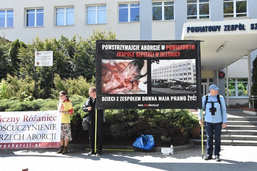 Protest antyaborcyjny pod oleśnickim szpitalem (ZDJĘCIA)