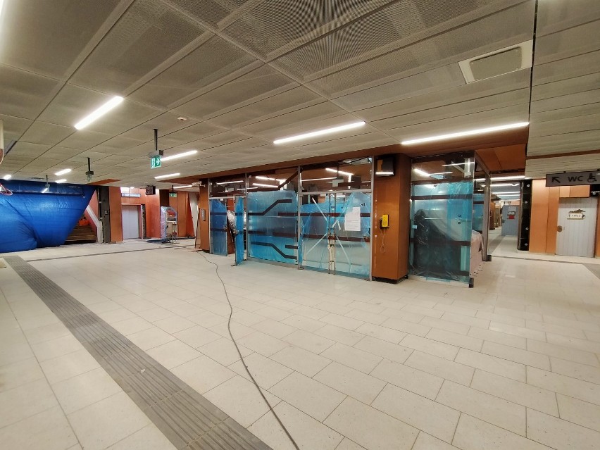 Metro na Woli w kwietniu. Nowe stacje są już gotowe. Efektowny wystrój i piękne neony