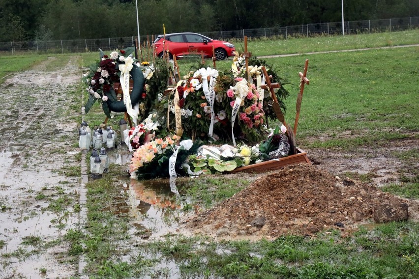 Zapadły się groby na Cmentarzu Komunalnym dla Legnicy w Jaszkowie, zobaczcie zdjęcia