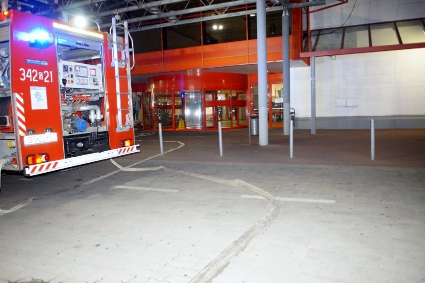 Ćwiczenia przeciw pożarowe w słupskim supermarkecie [zdjęcia]