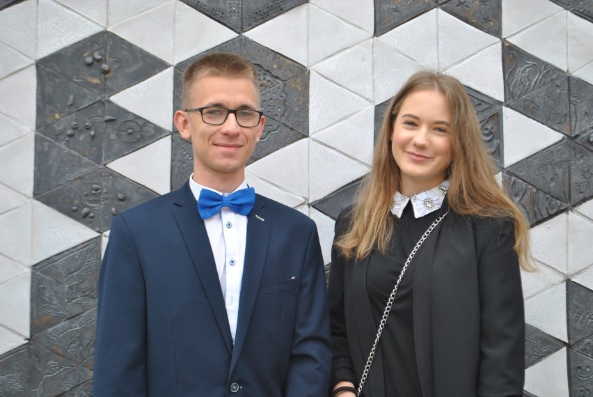 Maturzyści z Liceum im. Marii Skłodowskiej-Curie zwarci i gotowi rozpoczęli egzaminy