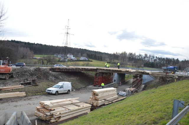 Budowa tymczasowego wiaduktu na drodze krajowej nr 94 w Bochni, 2.12.2021