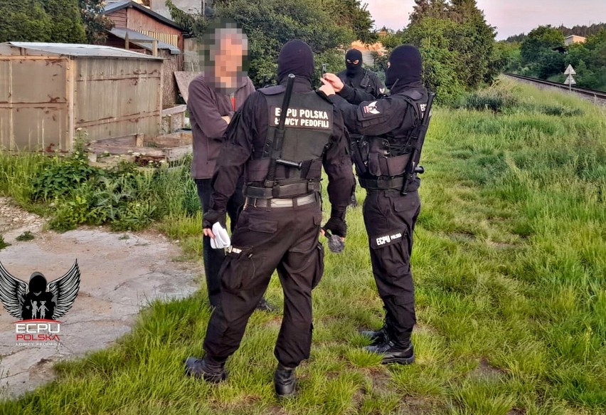 56-latek z Lęborka usłyszał zarzuty elektronicznych kontaktów pedofilskich z 13-latką. Został aresztowany na 3 miesiące