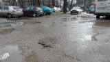 W Mikołowie brakuje miejsc parkingowych. Zły jest także stan parkingów