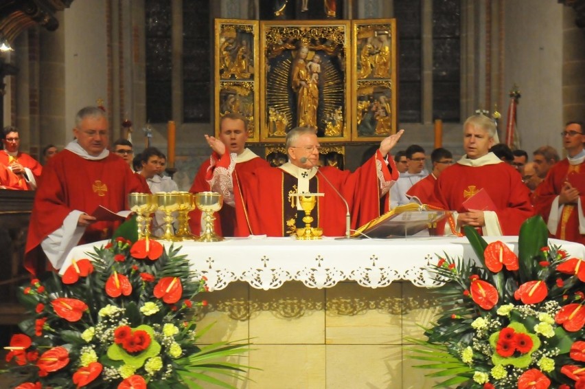 Czy dziś trzeba iść do kościoła? Takie pytanie zadaje sobie...