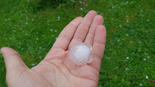 W czwartkowe popołudnie oraz w noc z czwartku na piątek w powiecie bocheńskim i brzeskim przeszły potężne burze z gradem