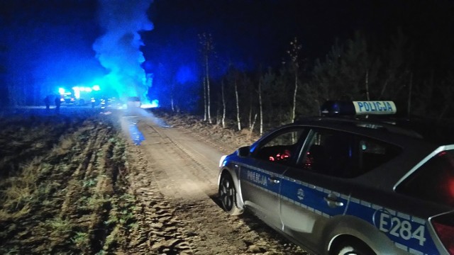 Mężczyzna zadzwonił na straż pożarną i powiedział, że chce się podpalić. Strażacy powiadomili policję. Mundurowi zdążyli w ostatniej chwili.