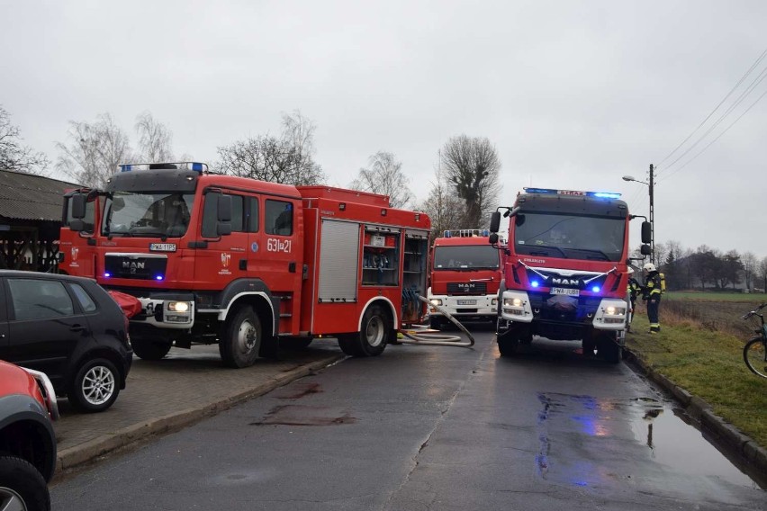 Wągrowiec: Pożar na Berdychowie. W płomieniach stanął budynek, w którym znajdowała się butla z gazem. Znane są ustalenia policji [ZDJĘCIA]