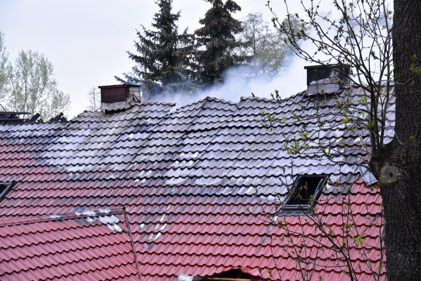 Strażacy z Damasławka walczyli z pożarem plebanii w Gorzycach w kujawsko-pomorskim 
