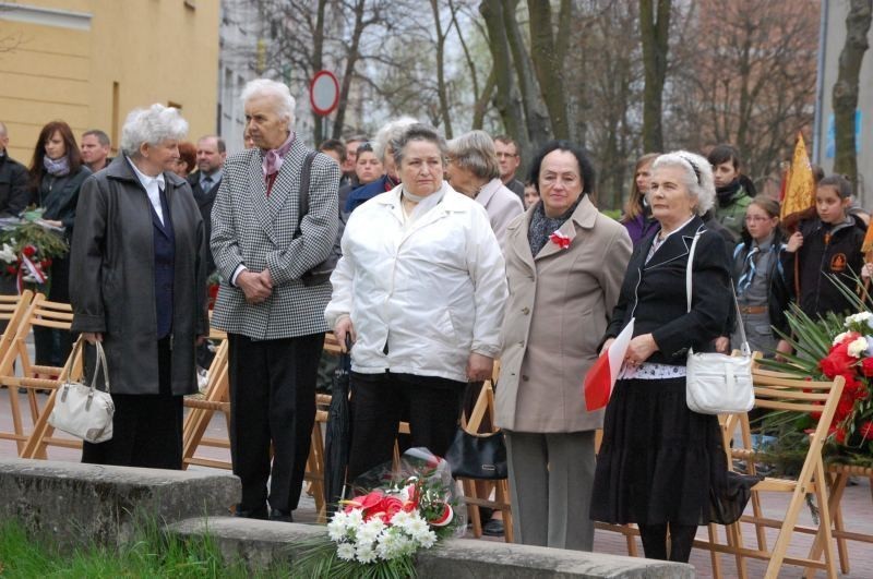 Kwidzyn: Przemarsz ulicami miasta i wspólne śpiewanie pieśni patriotycznych z okazji Święta 3 Maja