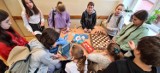 W szkole w Drohojowie w gm. Orły uczniowie na przerwach grają w gry planszowe [ZDJĘCIA]
