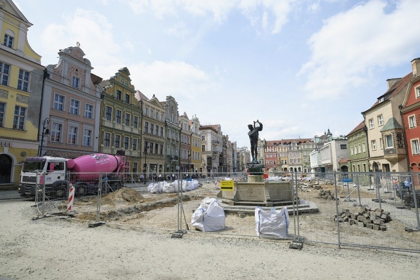 Remont płyty Starego Rynku w Poznaniu trwa. Przebudowa...