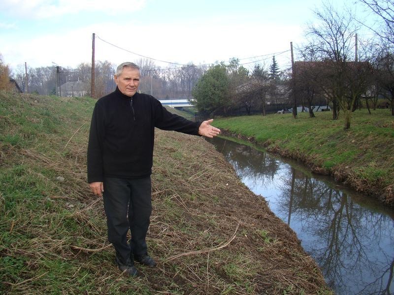 Zanieczyszczona rzeka Macocha we Włosienicy
