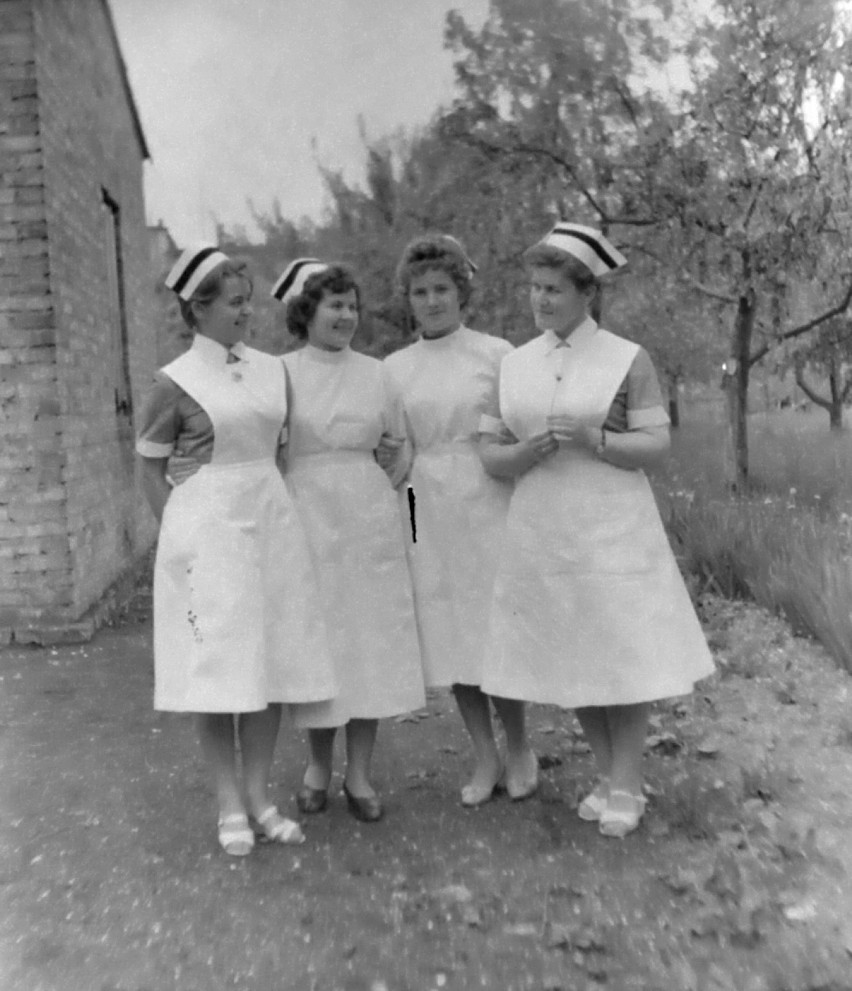 Pielęgniarki z sieradzkiego szpitala z lat sześćdziesiątych (STARE ZDJĘCIA)