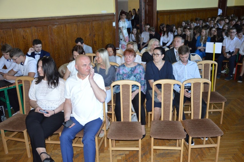 Lębork. Uroczyste zakończenie roku szkolnego w I LO im. Stefana Żeromskiego