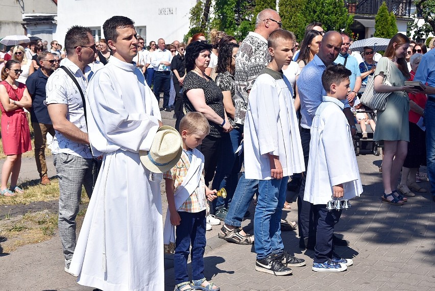 Procesja Bożego Ciała w parafii pw. św. Rafała Kalinowskiego w Pile [ZDJĘCIA]