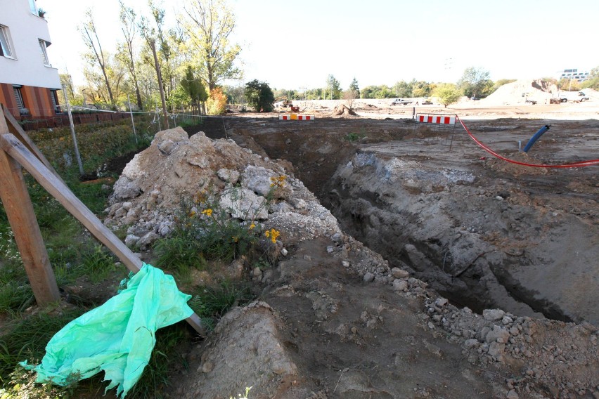 Kraków. Na ten park w Czyżynach od dawna czekali mieszkańcy. Budowa trwa w najlepsze [NOWE ZDJĘCIA]