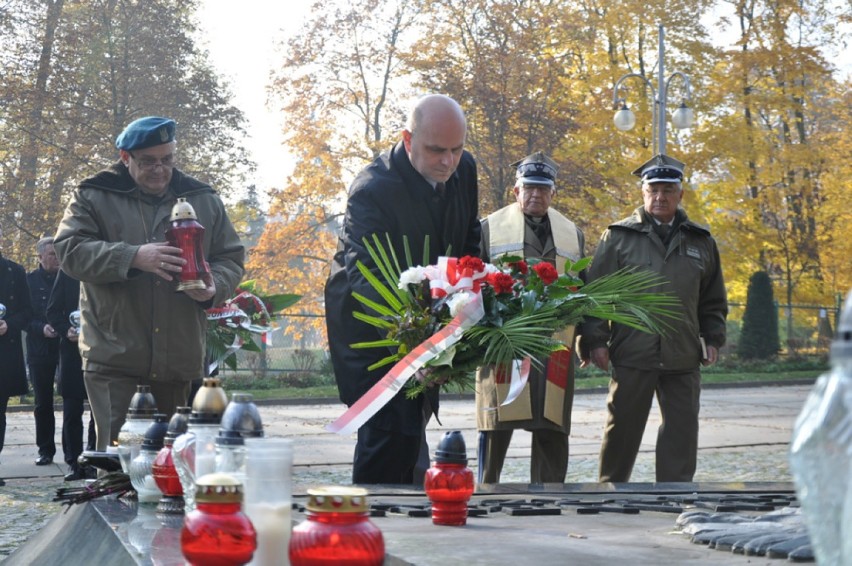 Złożyli kwiaty na grobie Janusza Kochanowskiego [FOTO]