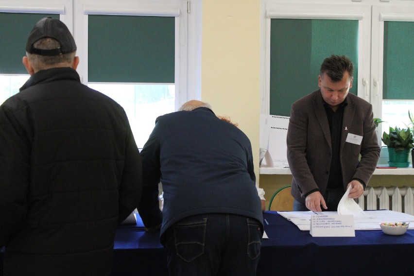 Wybory 2023 w Bełchatowie. Mieszkańcy wybierają posłów i senatorów